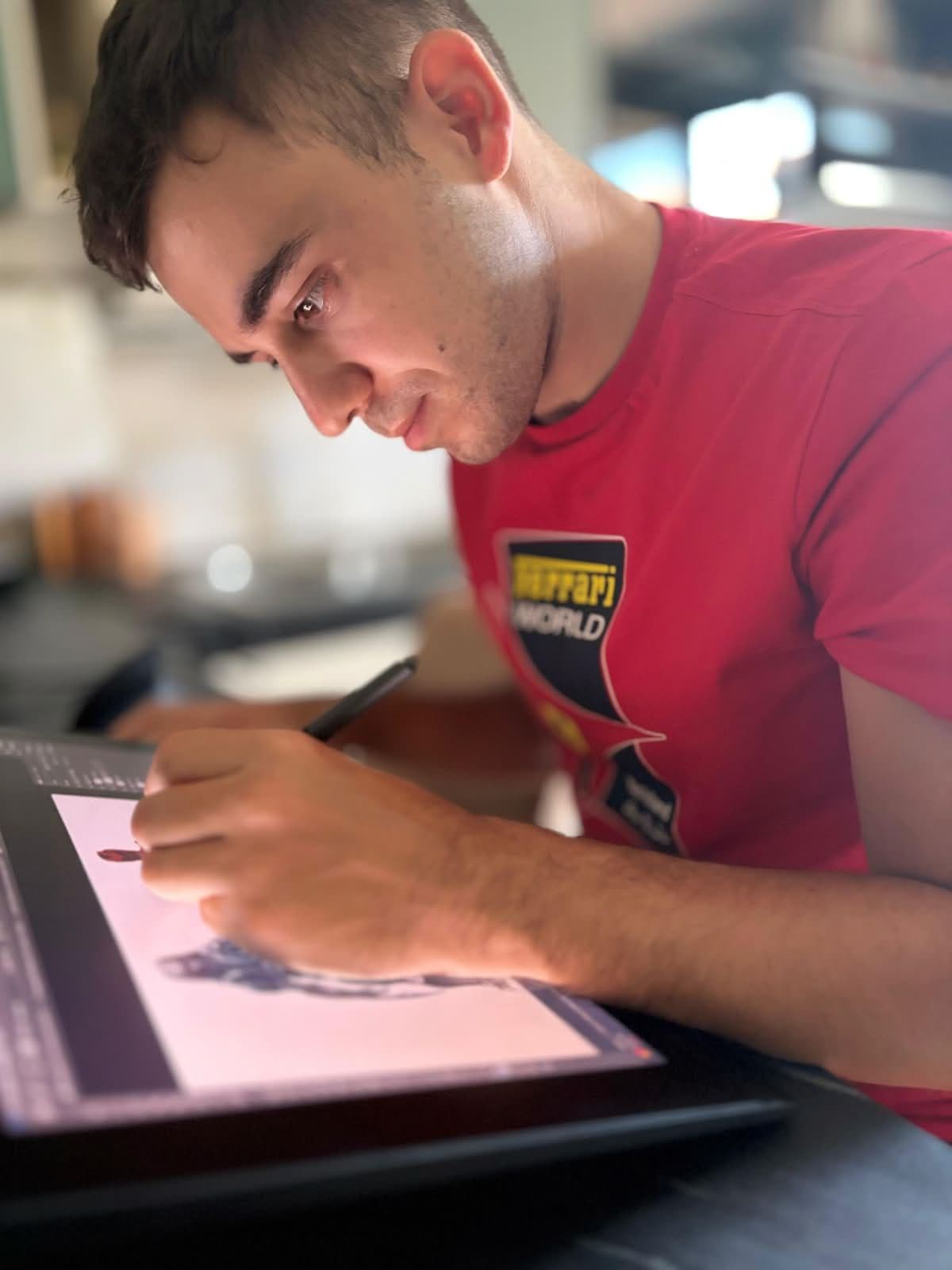 Ritratto dell'artista mentre disegna su tavoletta grafica